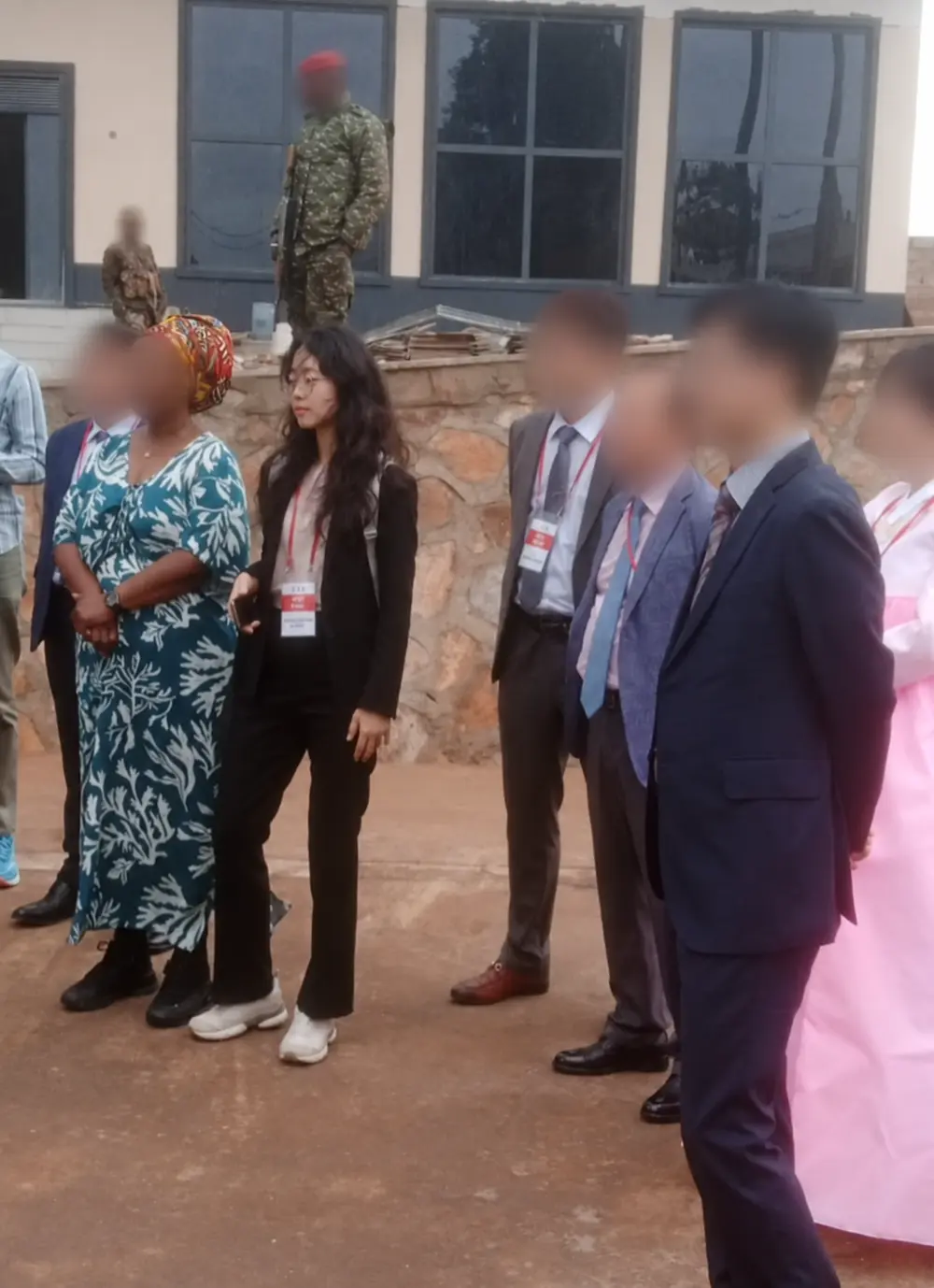 우간다 현장 방문 — 웬디 외 인물 얼굴 비식별 처리